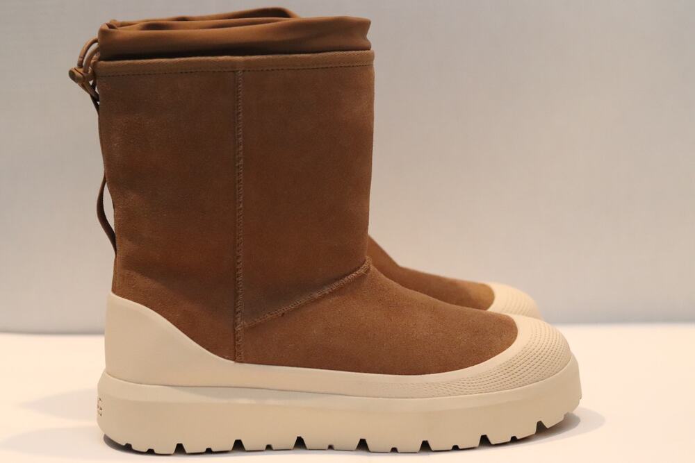 UGG Classic Short Weather Hybrid Boot Sz 13